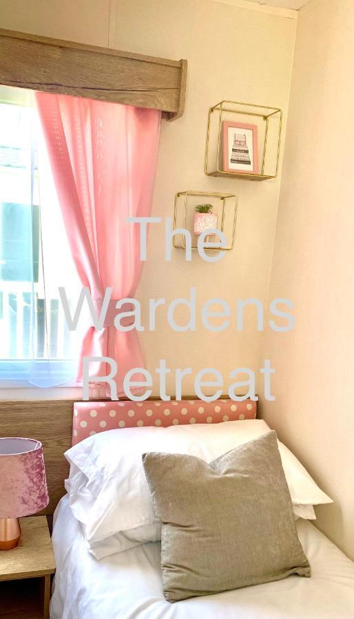 Hotel The Wardens Retreat - Tattershall Lakes Country Park Exterior foto